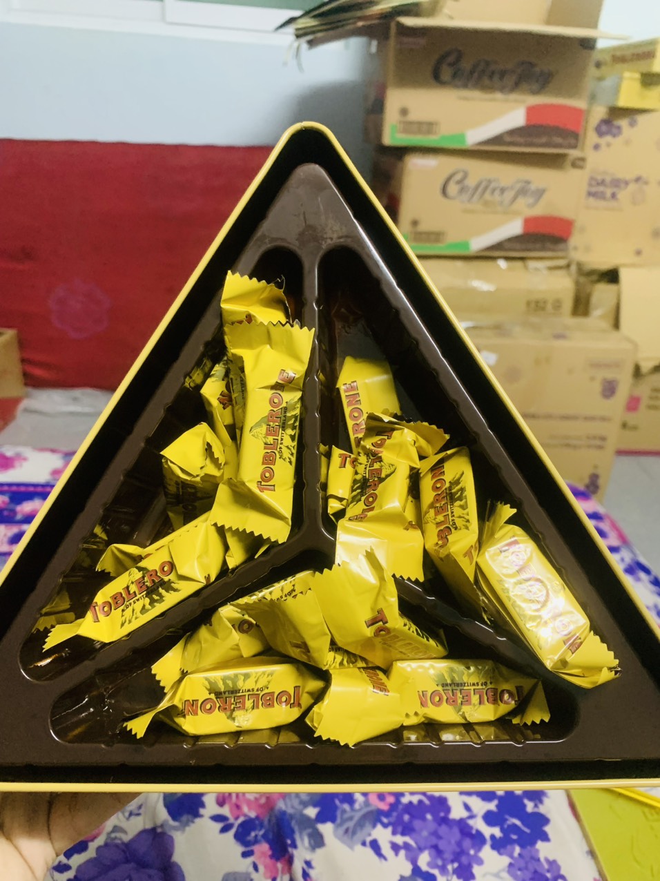 SOCOLA SỮA TOBLERONE Hộp thiếc 160g