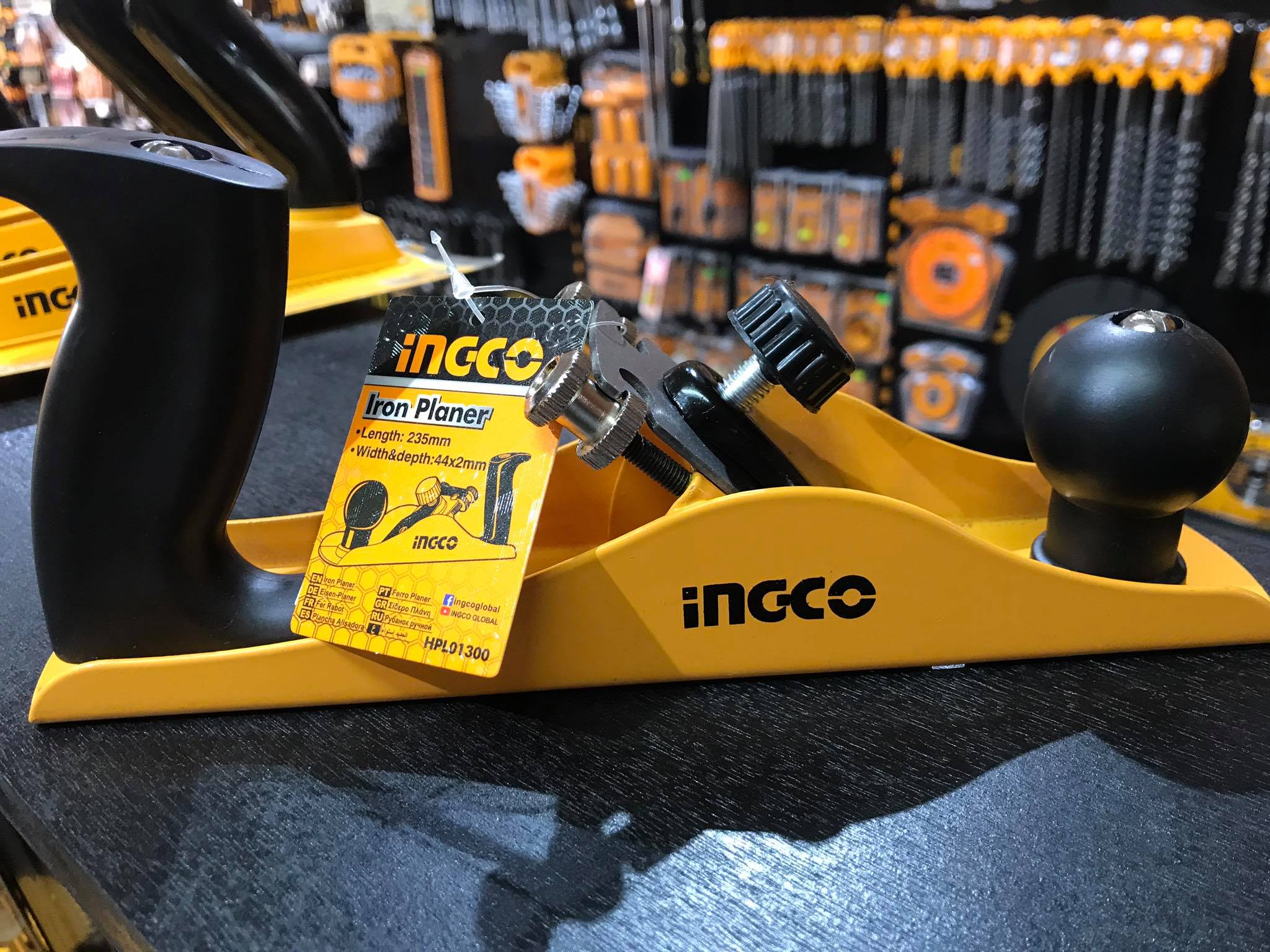 Bào gỗ cầm tay ingco hpl01300