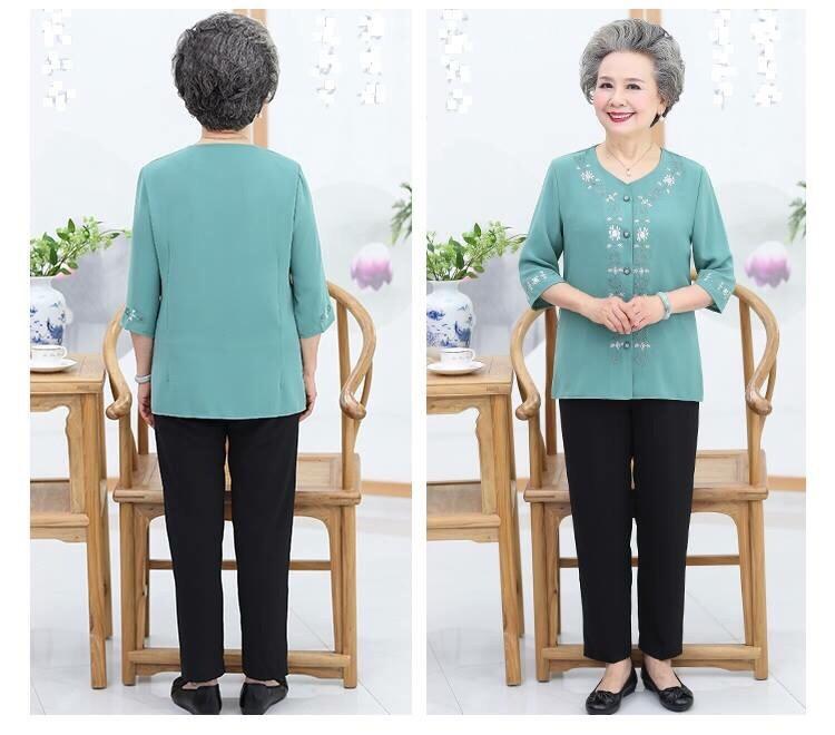 Bộ quần áo cho người già