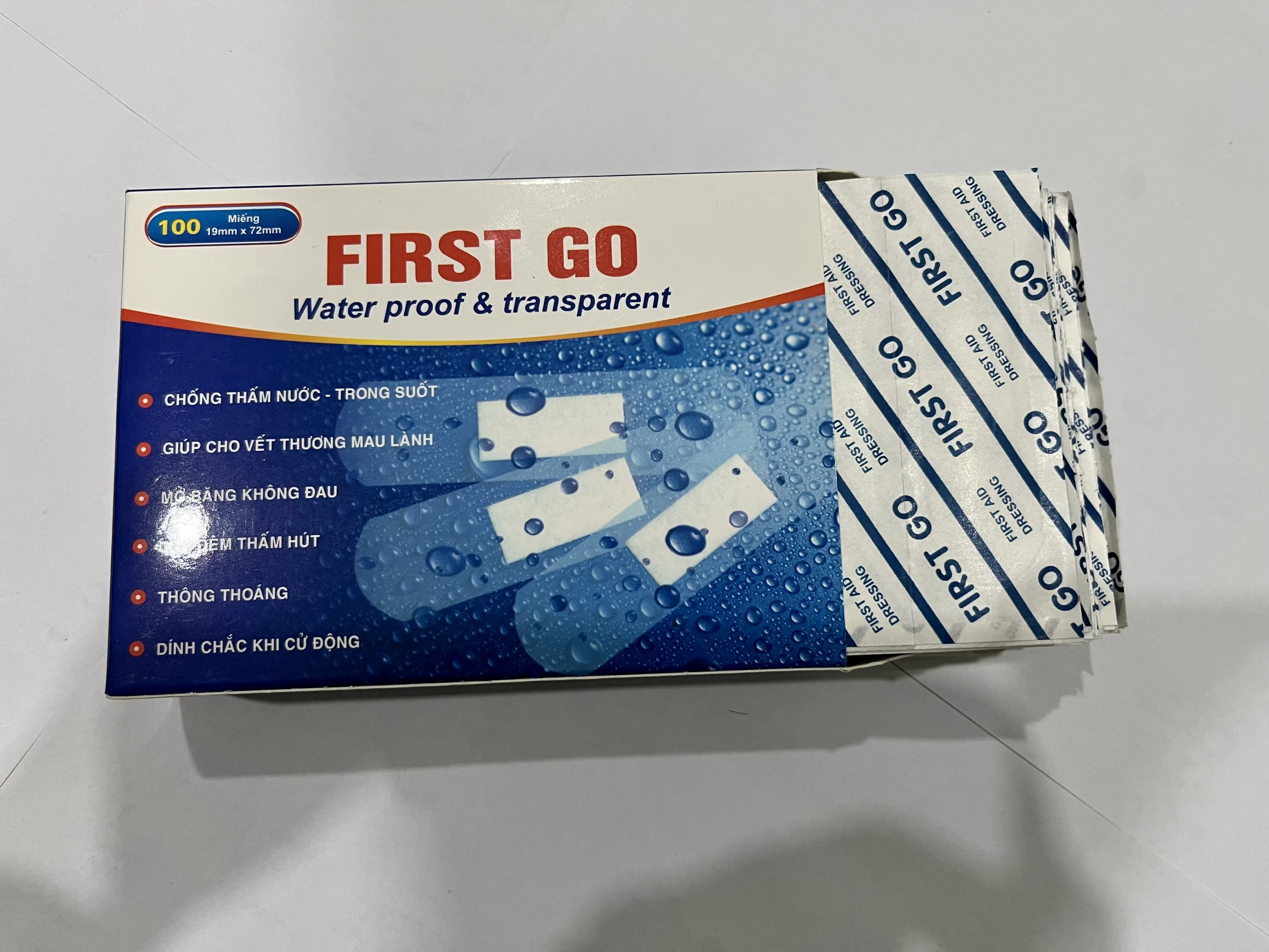 [ CHÍNH HÃNG ] Băng cá nhân trong suốt FIRST GO - Kháng Nước ( Hộp 100 miếng )