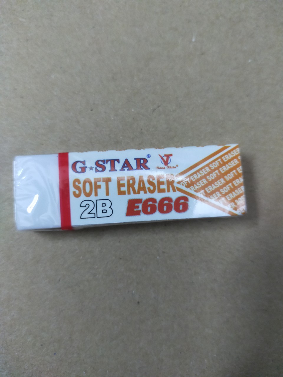 Hộp 12 cục gôm trắng E666 Gstar