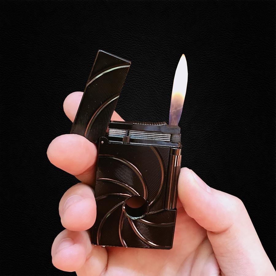 Vỏ Hộp Quẹt Bật Lửa Dupont Gas Đá D117 Họa Tiết Xoáy Tròn Đồng Tâm Cao Cấp (Đen)  (KHÔNG XĂNG, KHÔNG GAS)