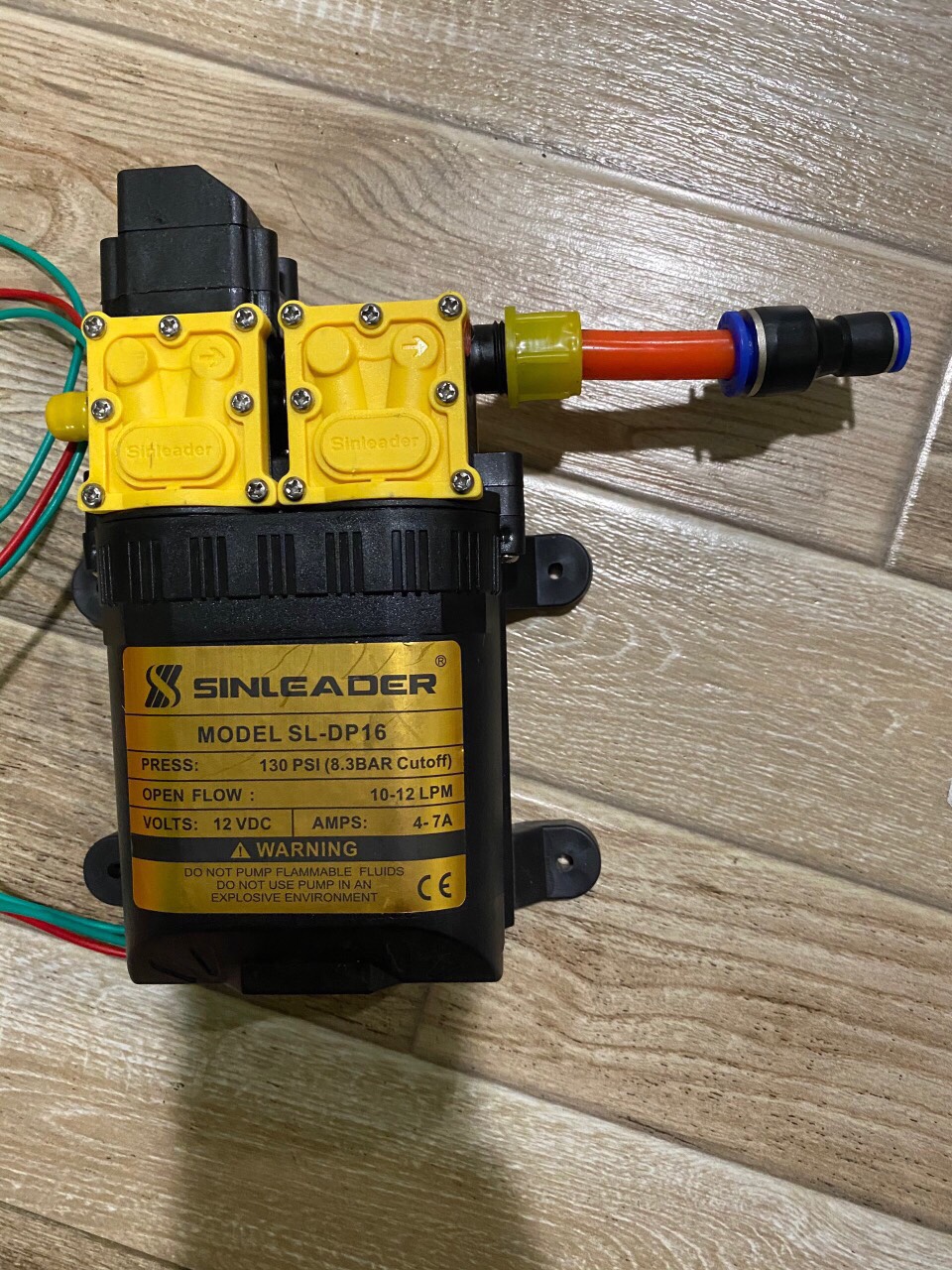 Máy bơm đôi Sinleader hoặc Việt Nhật 12v siêu mạnh