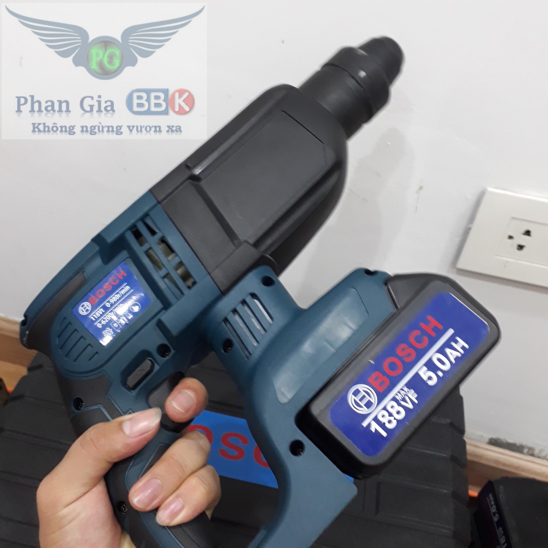 MÁY KHOAN BÊ TÔNG DÙNG PIN BOSCH 118V( máy 1 pin không hộp)