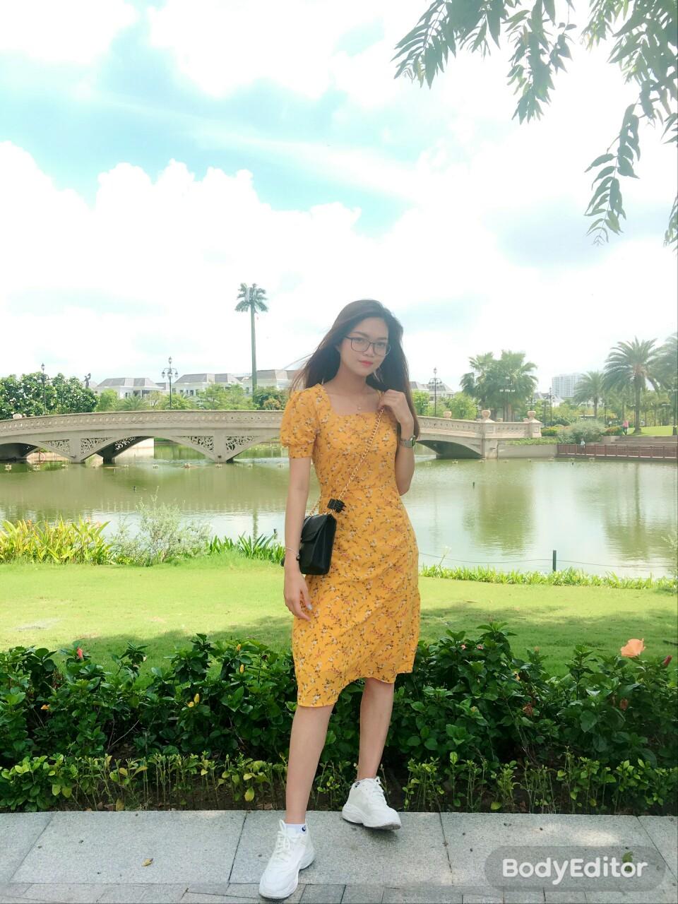 Đầm cổ vuông tay phồng hoa nhí (hình thật không qua chinh sửa)
