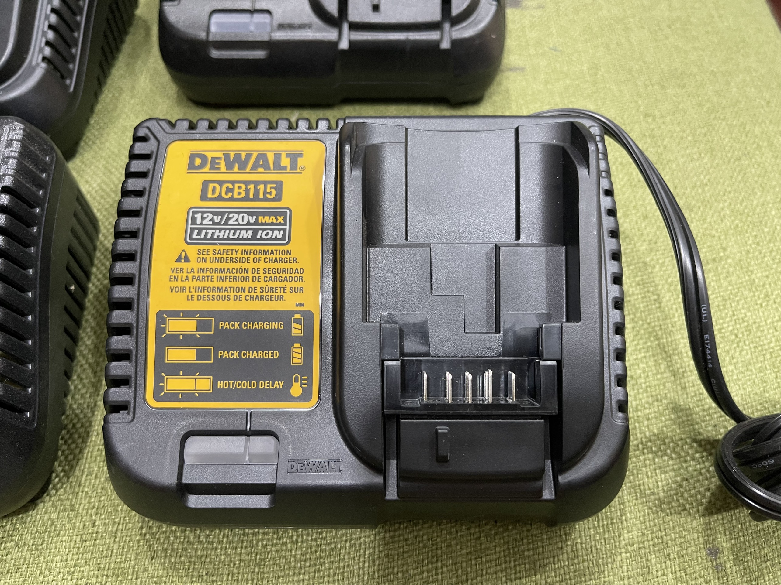 Sạc dewalt dcb115 usa