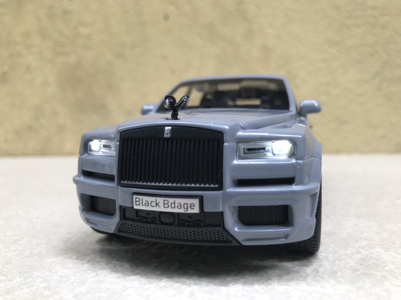 [HCM]Mô hình xe Rolls-Royce CULLINAN 2022 1:32