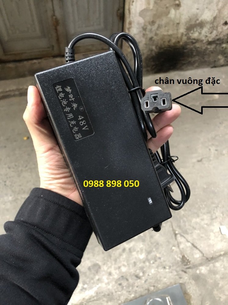 sạc xe điện dùng pin Lithium 48v 2a chân vuông đặc