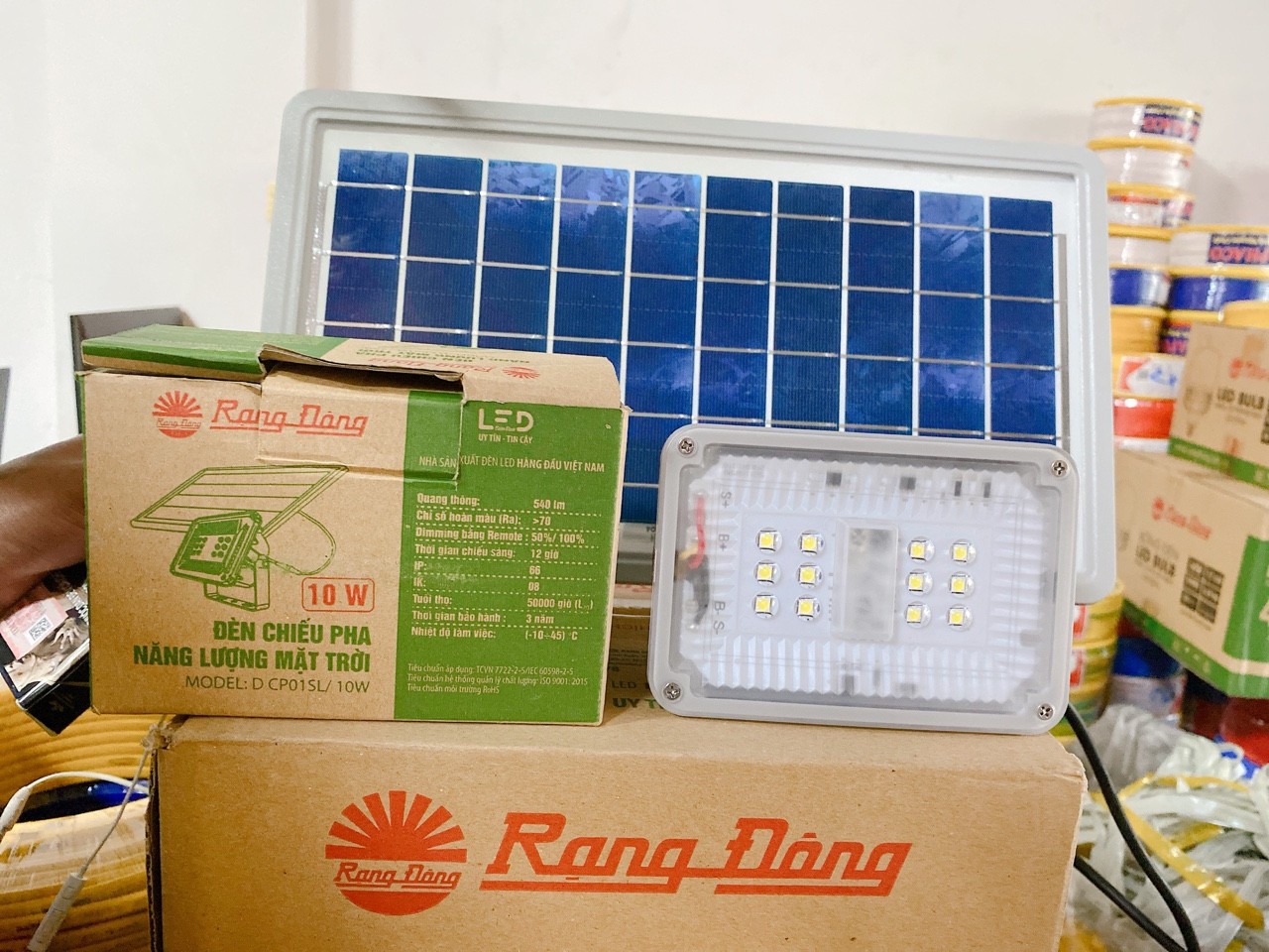 ĐÈN CHIẾU PHA NĂNG LƯỢNG MẶT TRỜI 50W RẠNG ĐÔNG [ HÀNG MỚI 10W - 30W - 50W ]