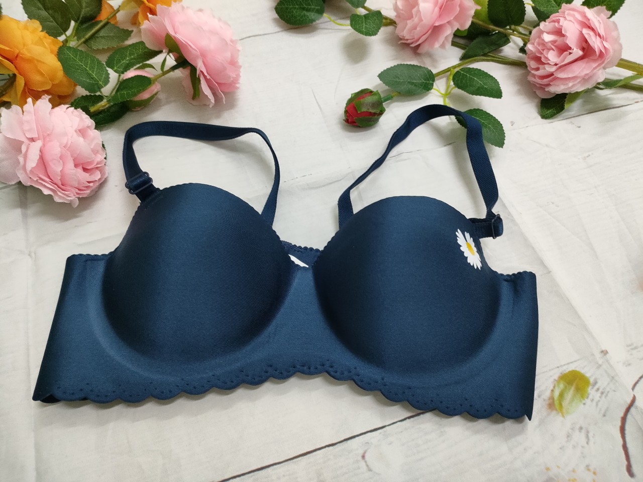 ÁO NGỰC SU ĐÚC CUP NGANG HOA CÚC
