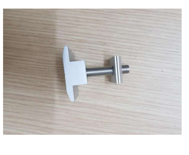 Kẹp giữa tấm pin Năng lượng Mặt trời