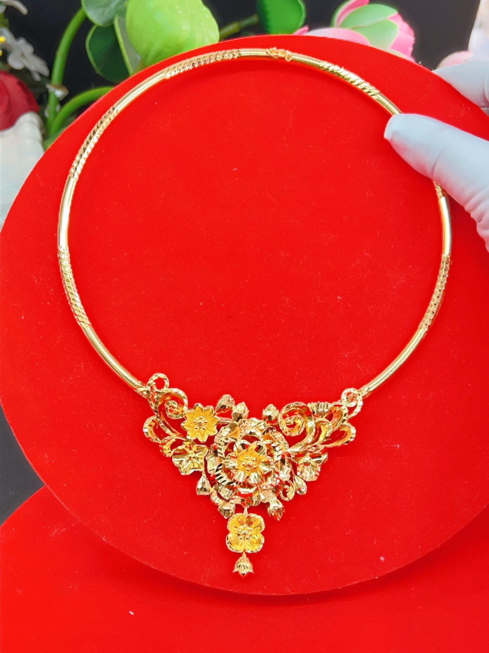 Kiềng cưới chạm hoa 3 bông kèm hộp nhung E.V069