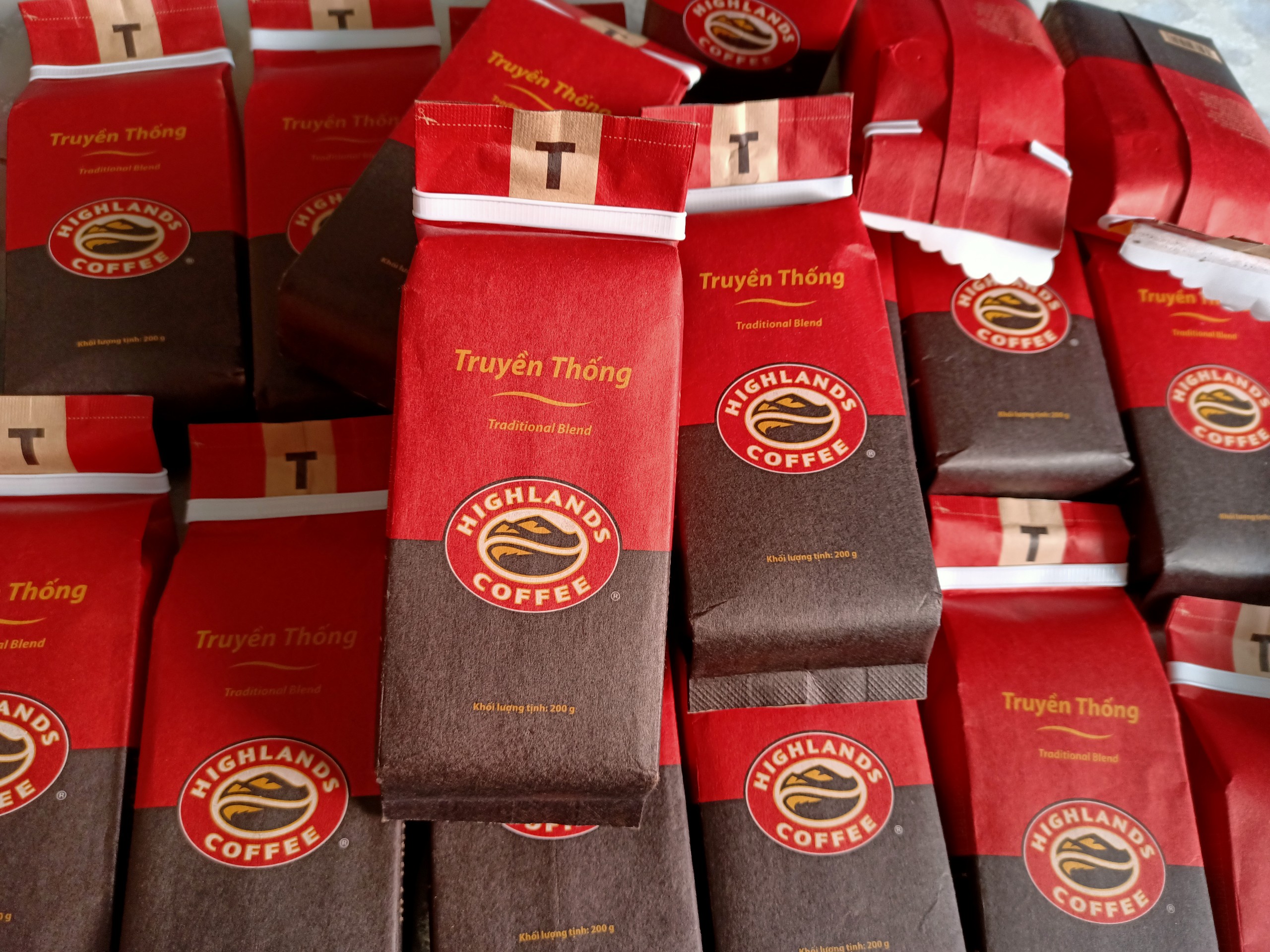 Cà phê rang xay Truyền Thống Highlands Coffee 200g