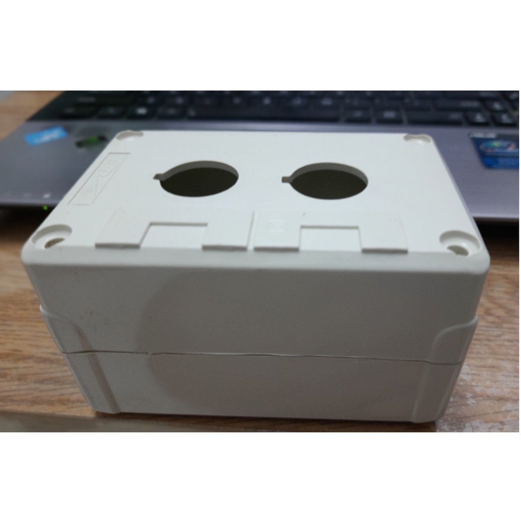 Hộp nút nhấn công tắc 1 lỗ 2 lỗ 3 phi 22 / 25