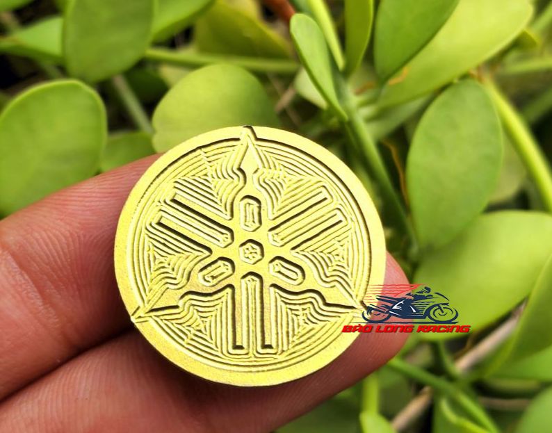 Tem titan vàng logo ya phi28 gắn trang trí cho xe máy sirius exciter....đúng titan 100%