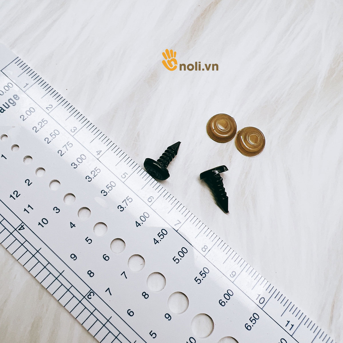 Oval eyes with safety latch (10 pairs including latch)