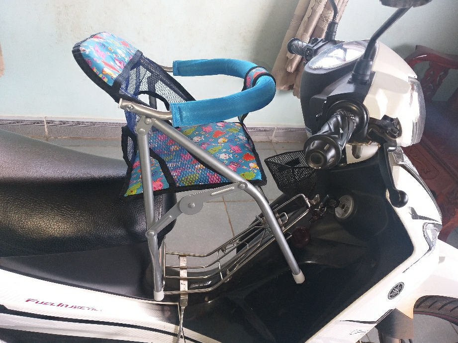 Ghế đi xe máy số sắt xếp gọn được