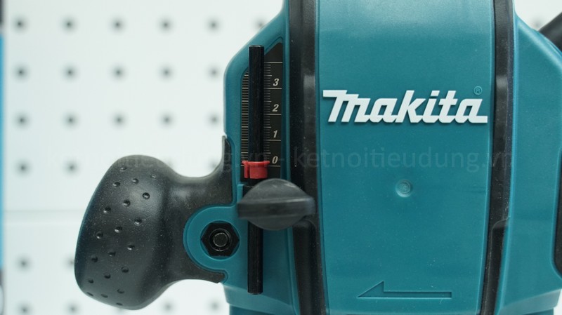 MÁY PHAY (LOẠI SÂU) MAKITA RP0900