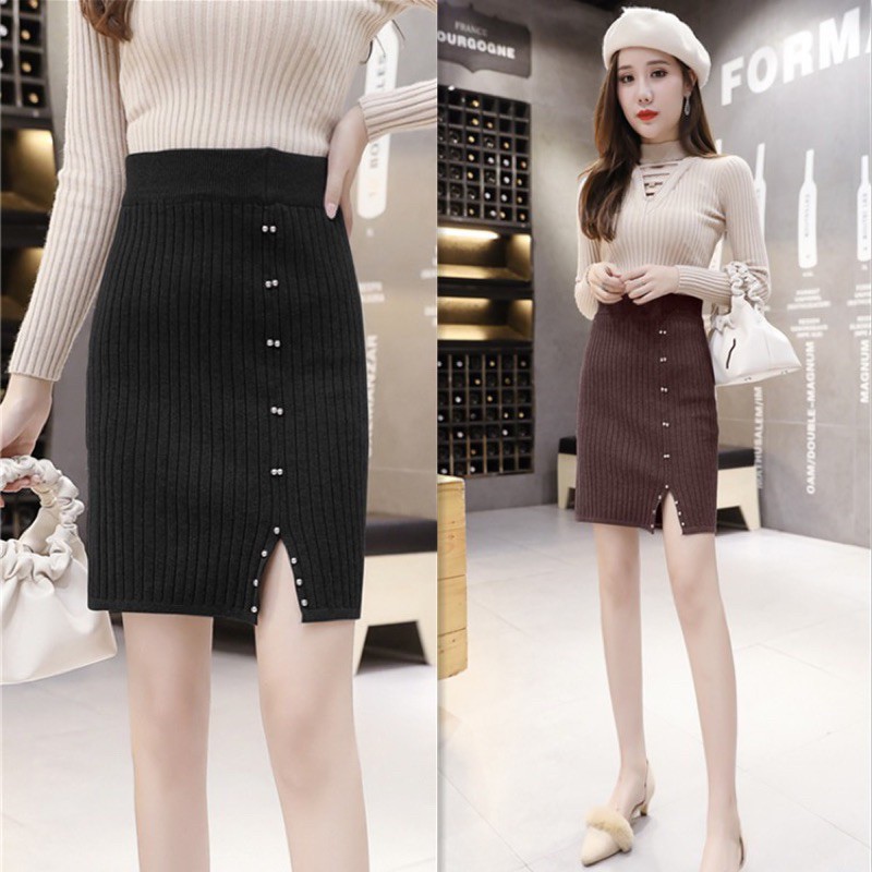 Chân váy len dáng ngắn xẻ lệnh đính cúc