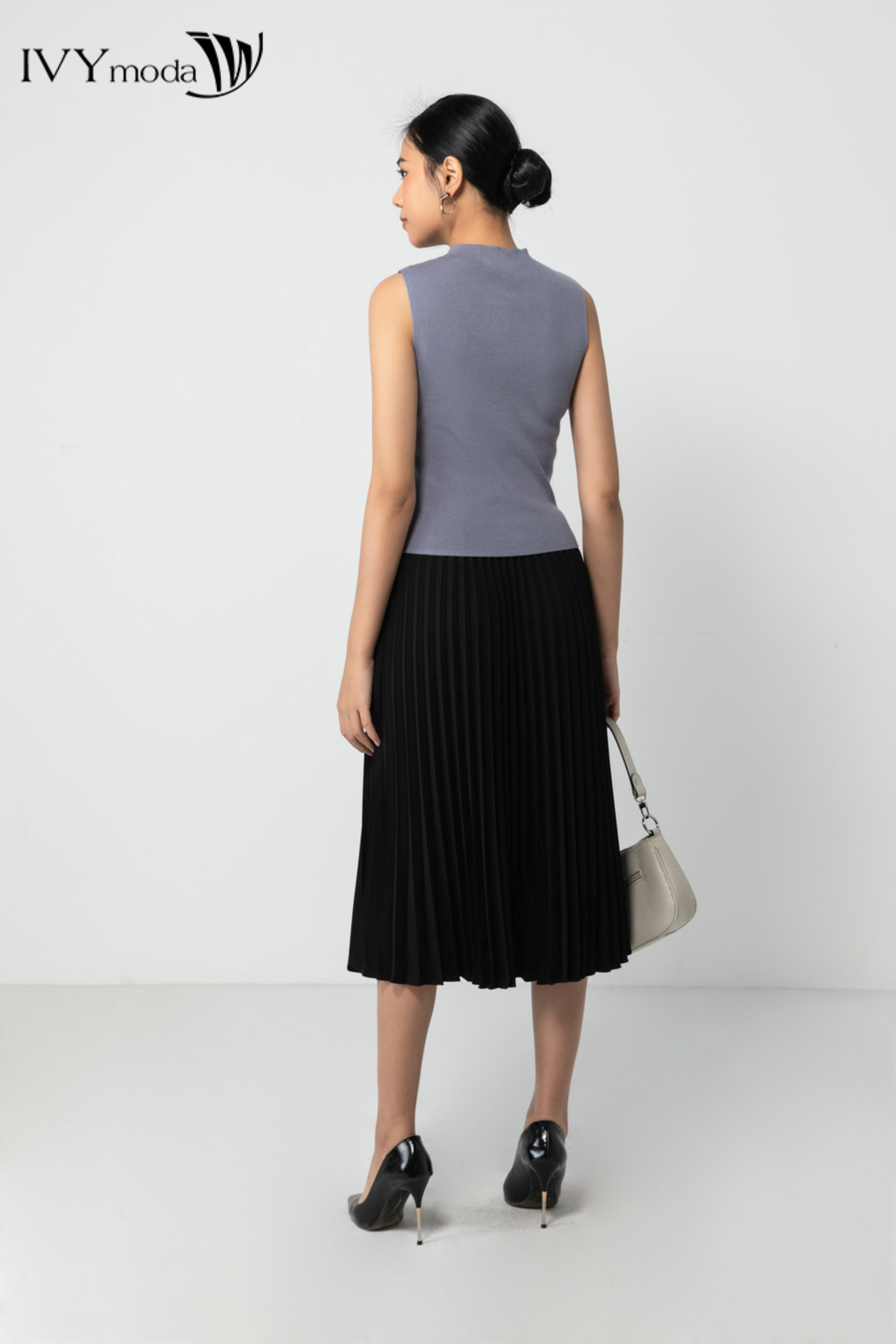 Áo len nữ dáng ôm sát nách IVY moda MS 56B8052