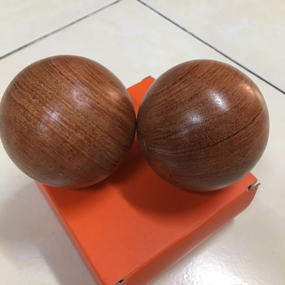 2 Bi Lăn Tay Gỗ Hương Hạt 6cm ( hình thật )