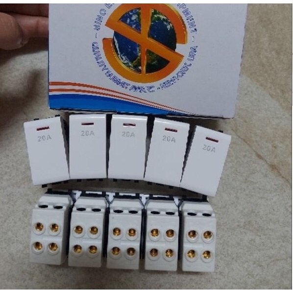 Công Tắc 20A Bình Nóng Lạnh S18Cc Sino