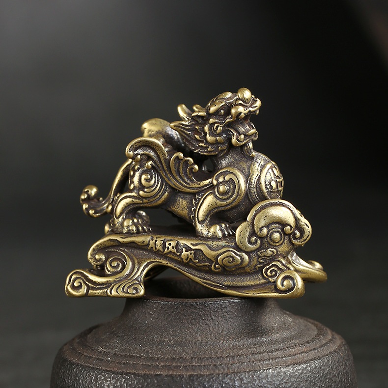 Tượng Nhỏ Bằng Đồng Hình Kỳ Lân (Kích Thước: 4.7 x 4.0cm)