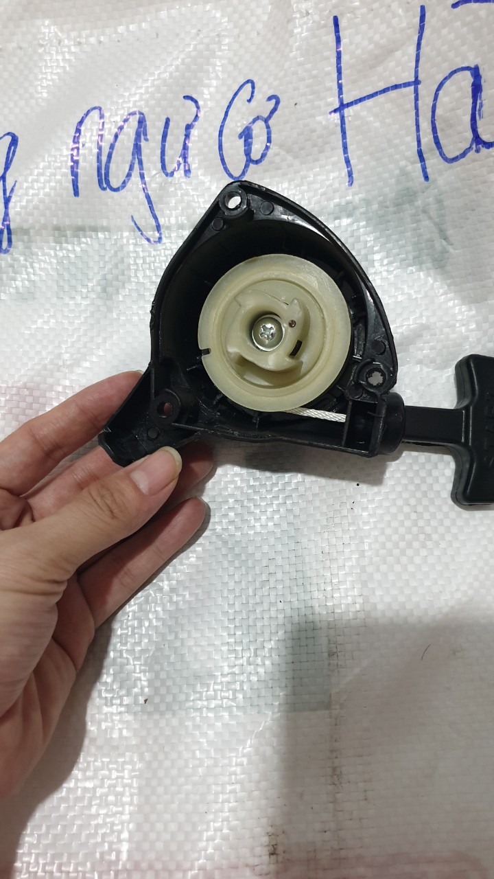 Bộ chụp giật máy cắt cỏ 260/ động cơ máy pt 2 thì. 3 ốc