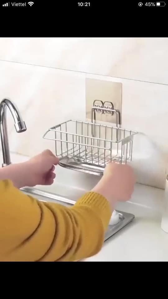 SẮP XẾP KHÔNG GIAN NHÀ BẾP - Giá để dụng cụ rửa bát đa năng có rãnh thoát nước và khay hứng bên dưới, dễ dàng lắp đặt mọi nơi với miếng dán siêu chắc đi kèm (Không cần khoan đục tường)