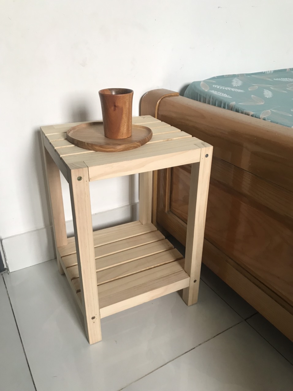 Kệ gỗ đầu giường, tab gỗ trang trí