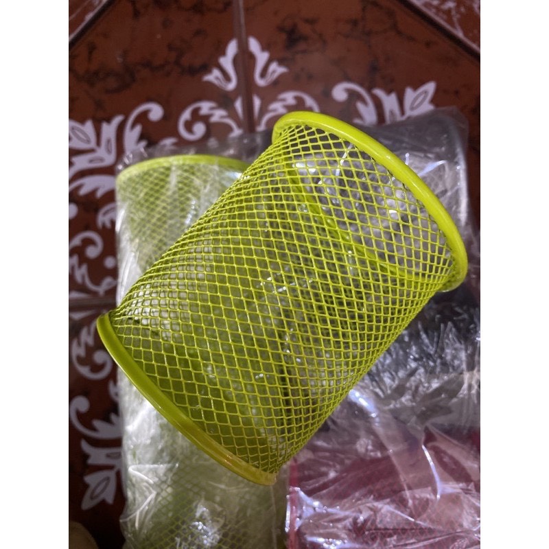 CẮM BÚT LON SẮT LƯỚI