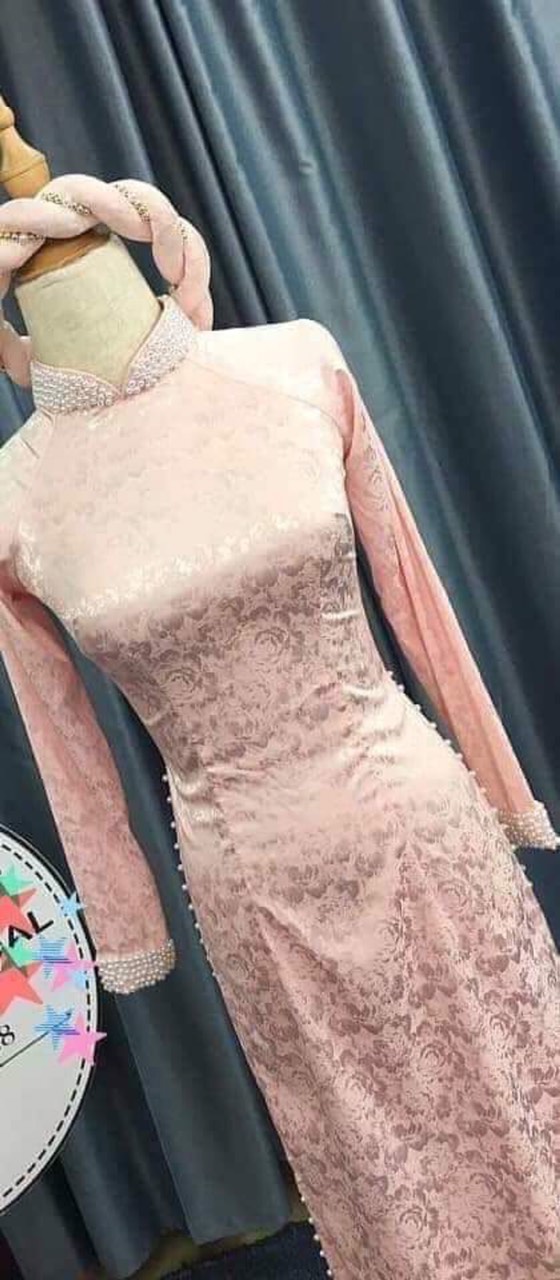 Áo dài gấm hồng đính trai tay cổ (không kèm mấn)