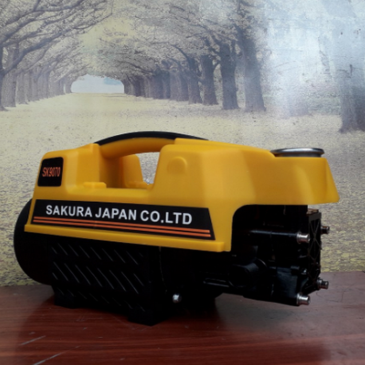 máy rửa xe Sakura