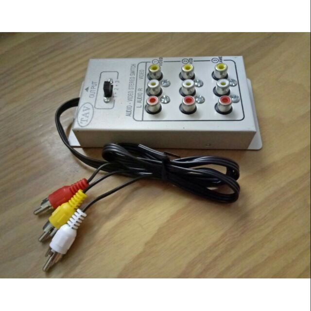 Good Quality 3-Way Av Splitter (9 Holes) with Gold-Painted Iron Box