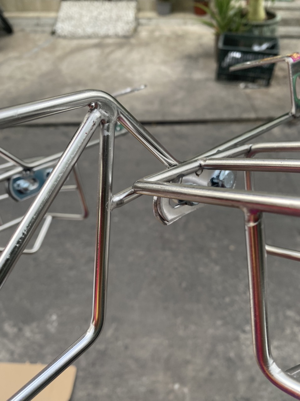 BẢO VỆ ĐÈN HẬU XE CUB 82 INOX