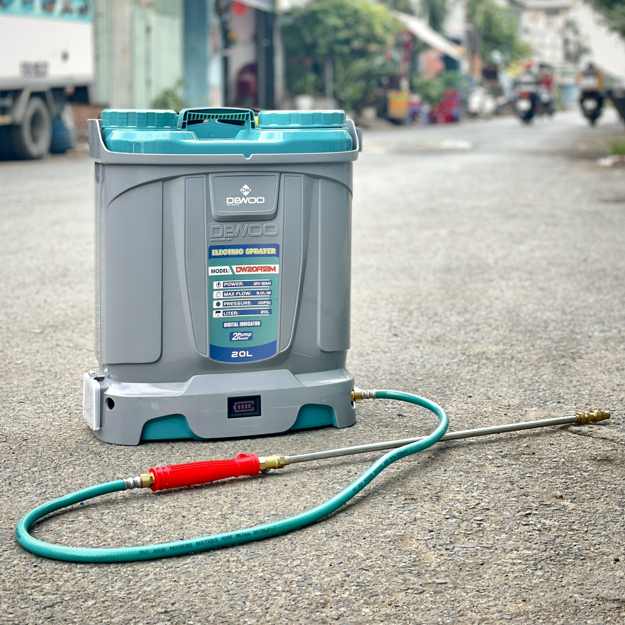 Bình xịt điện có đảo thuốc bình 2 bơm ,Model máy DW20A12M -Bảo hành 6 tháng