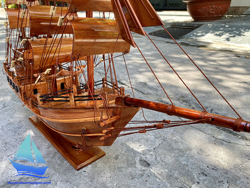 Thuyền buồm gỗ phong thủy Thái dài 75cm (gỗ Hương)