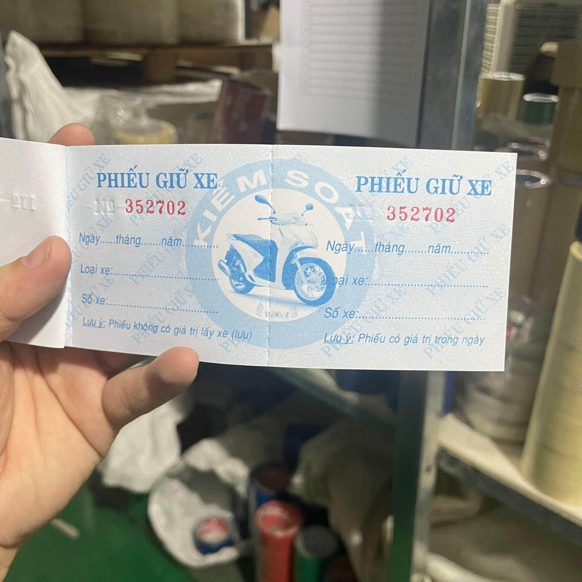 Xấp 100 Tờ Phiếu vé giữ xe máy Khổ 7x16cm Có số và không số