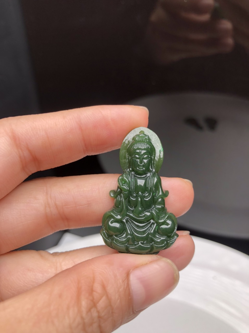 Mặt dây chuyền phật Bà Quan Thế Âm Bồ Tát đá ngọc bích