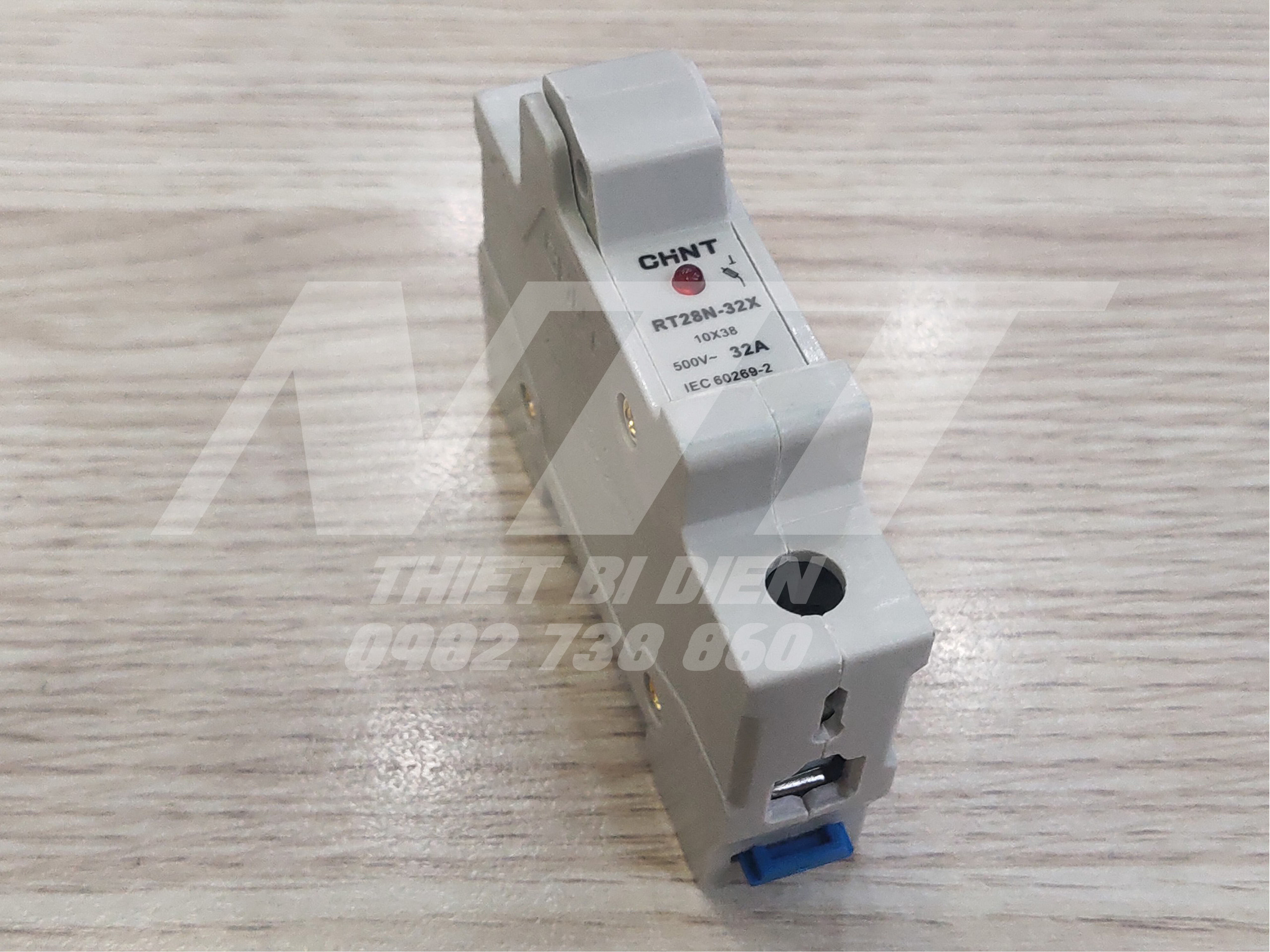 Đế cầu chì và cầu chì sứ RT28 Chint