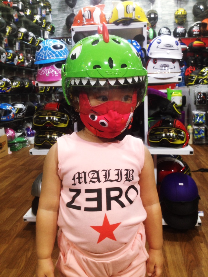 Mũ bảo hiểm trẻ em khủng long kính