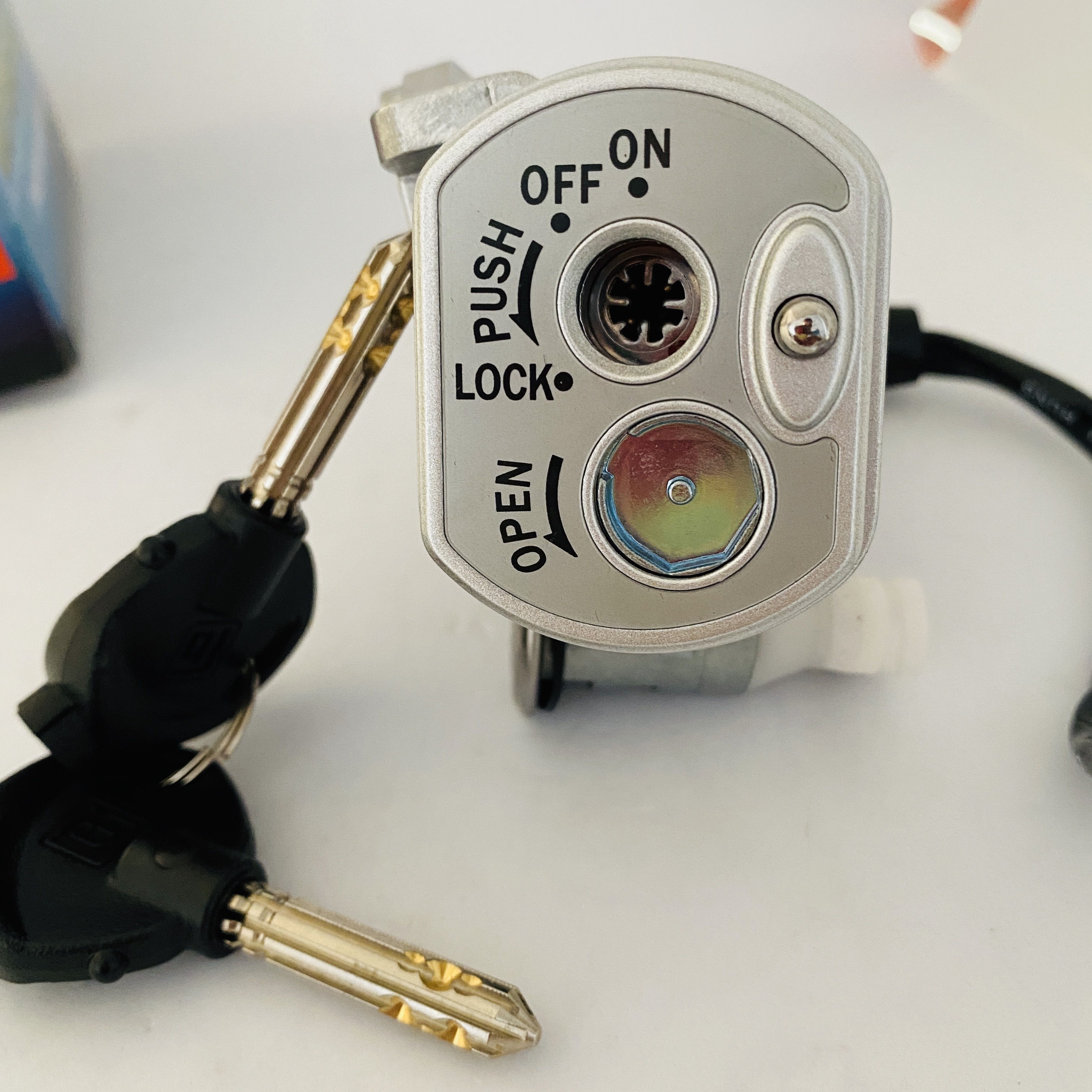 Ổ Khóa Từ 8 Cạnh Chống Trộm Honda Click