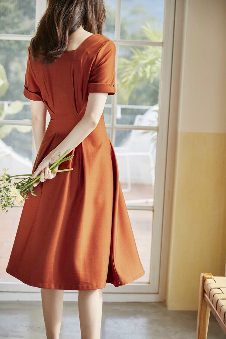ĐẦM XOÈ CỔ V ĐÍNH NÚT
