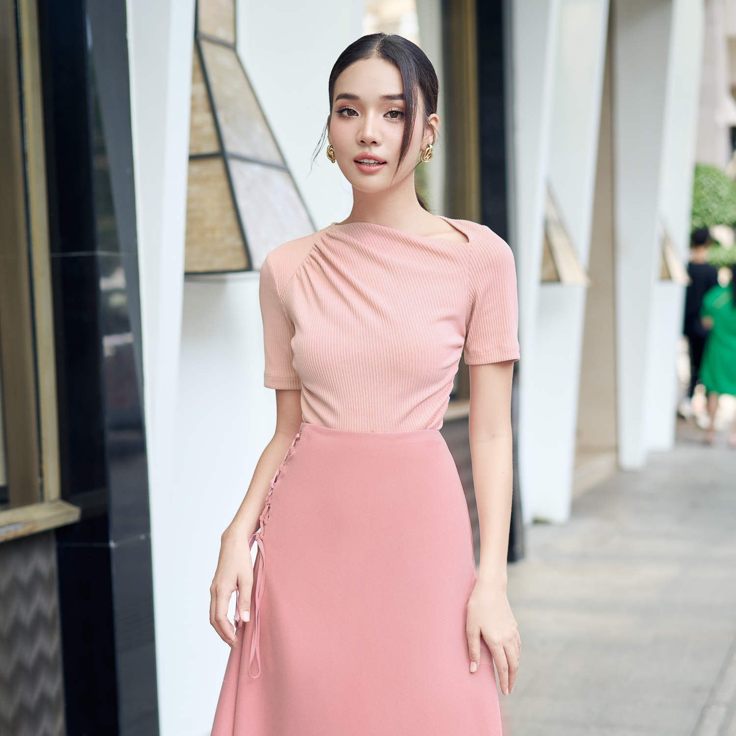 Áo ôm thun gân kiểu lệch cổ Maybi