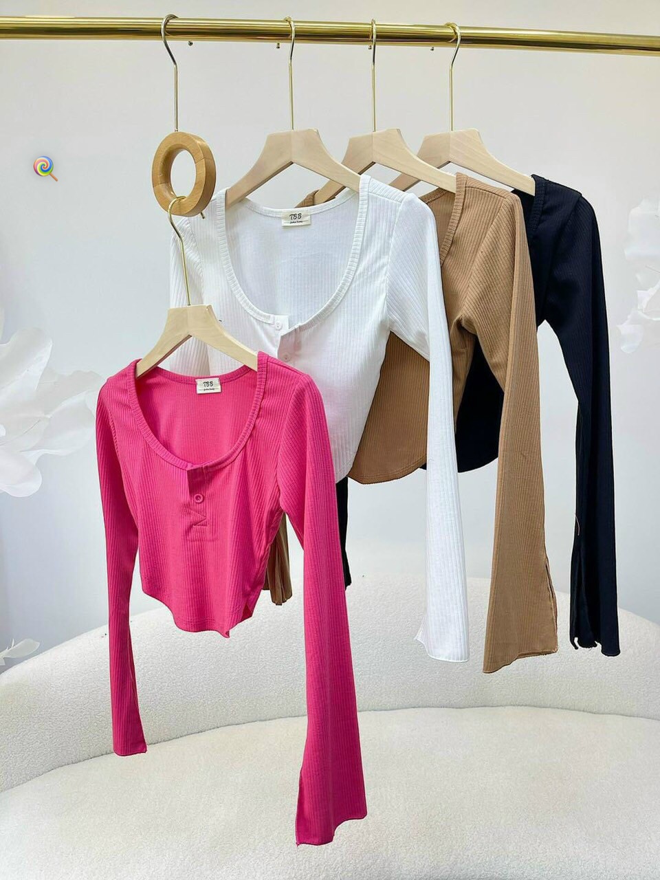Áo kiểu tay dài loe xẻ cổ vuông cài nút vạt bầu kiểu dáng croptop cực hot , chất thun gân mềm mát