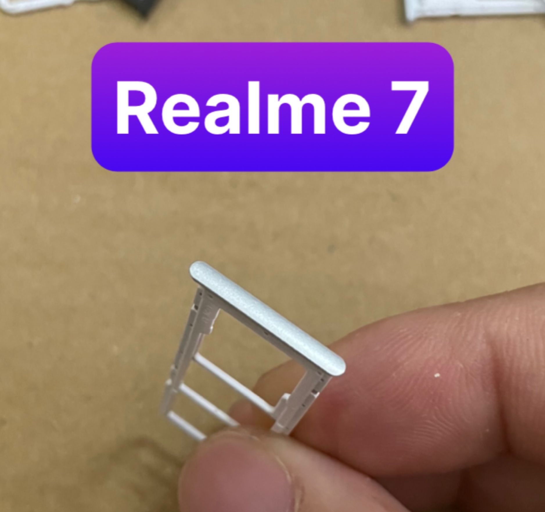 Khay sim Realme 7
