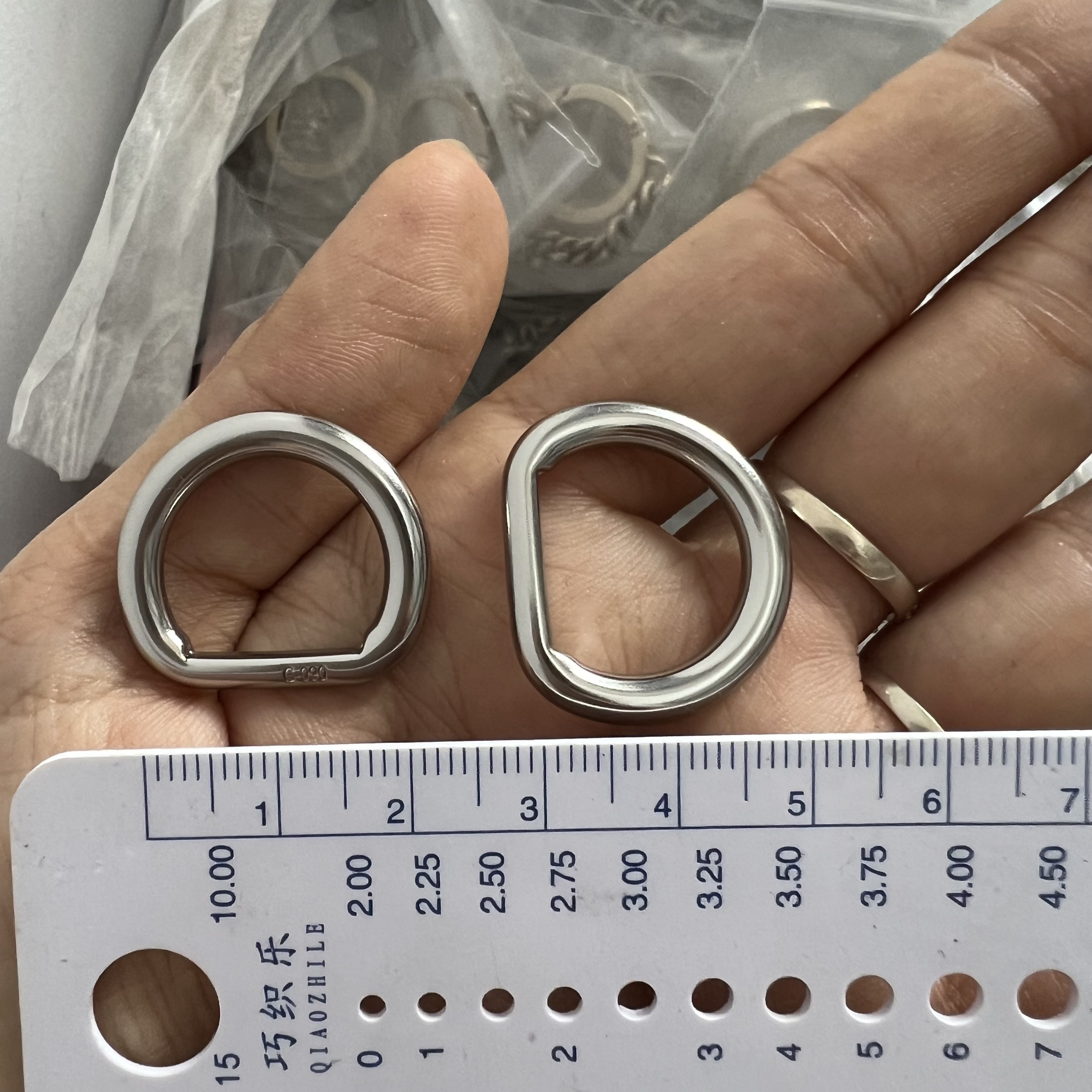 Khoen D đúc bạc dập chữ 3 size