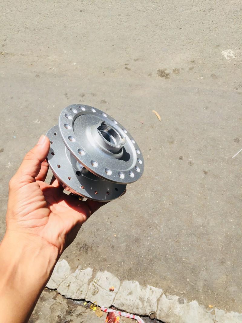 Đùm trước Wave S110 thắng đĩa màu bạc