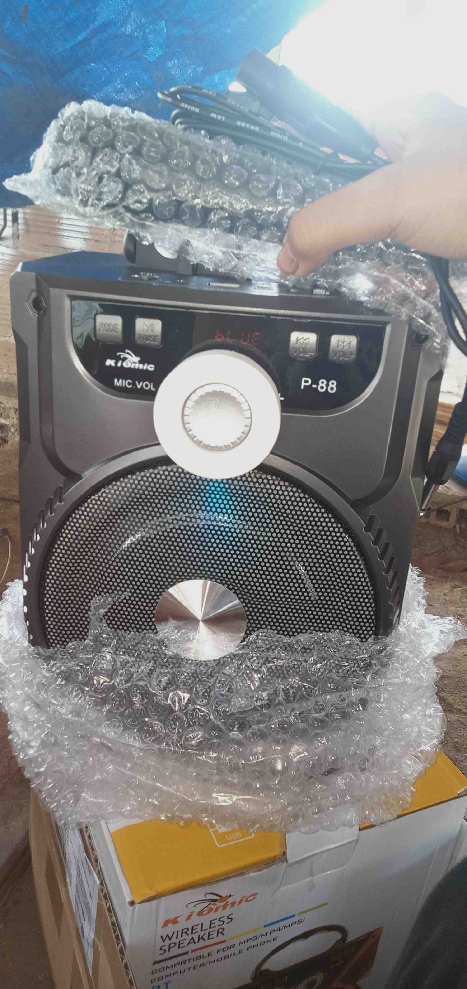 Bluetooth Kiomic Karaoke Speaker P88 KÈM MIC DÂY