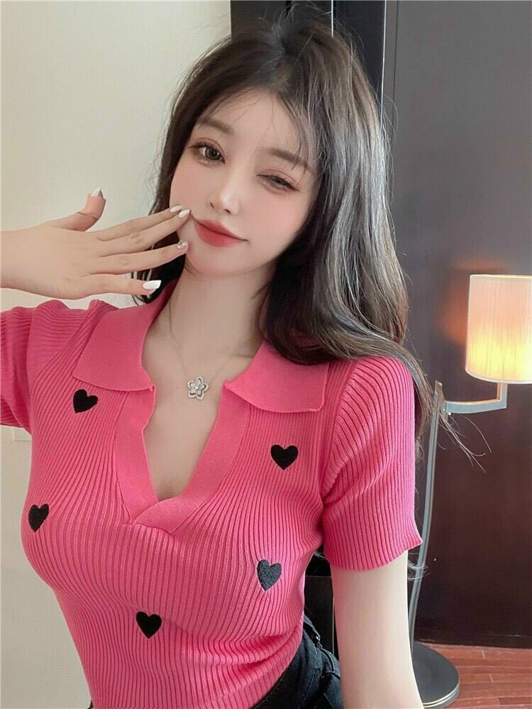 Áo croptop gân cổ bẻ xẻ V hình tim